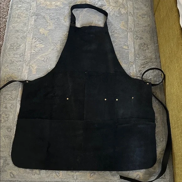 Black leather apron - Picture 5 of 9